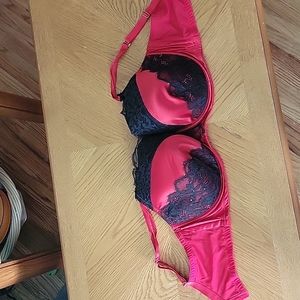 42G cacique red black lace bra